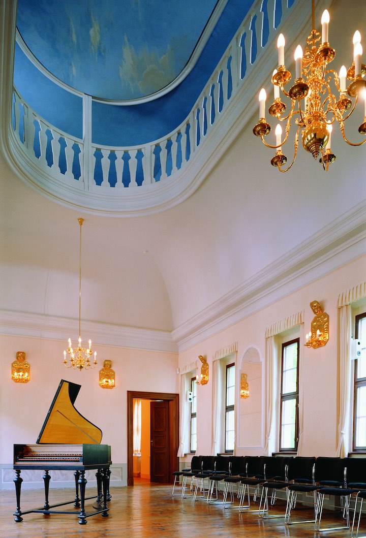 Im barocken Ambiente des Sommersaals berichtet Franziska Grimm von ihrer Herausforderung als neue Geschäftsführerin des Bach-Archivs. (Foto: Bach Archiv/MKlindtworth)