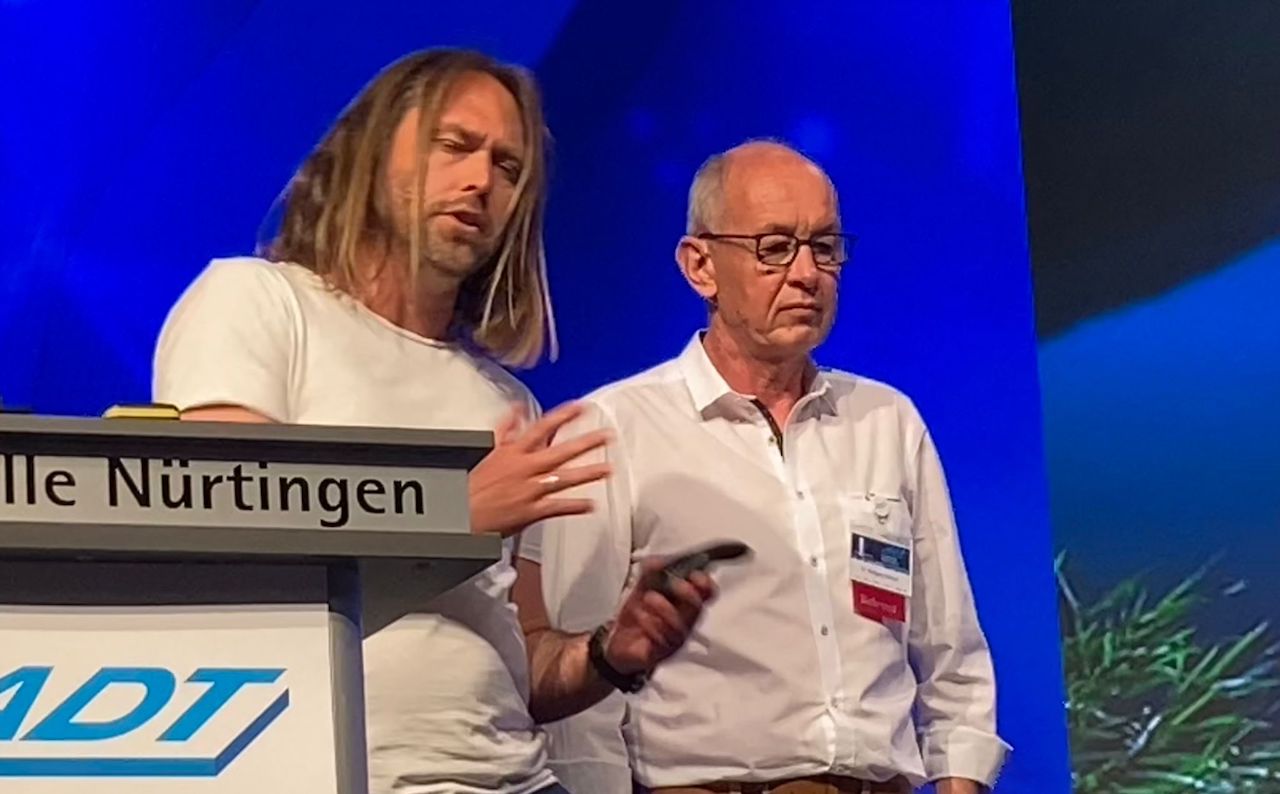 Vier Team-Vorträge gibt es in diesem Jahr – den ersten direkt zum Start mit ZTM Björn Maier (links) und Dr. Wolfgang Bartsch zum Thema „Das hexagonale Versorgungskonzept in der Prothetik“. (Nachzulesen auch in der „Quintessenz Zahntechnik“ 5/2023.)