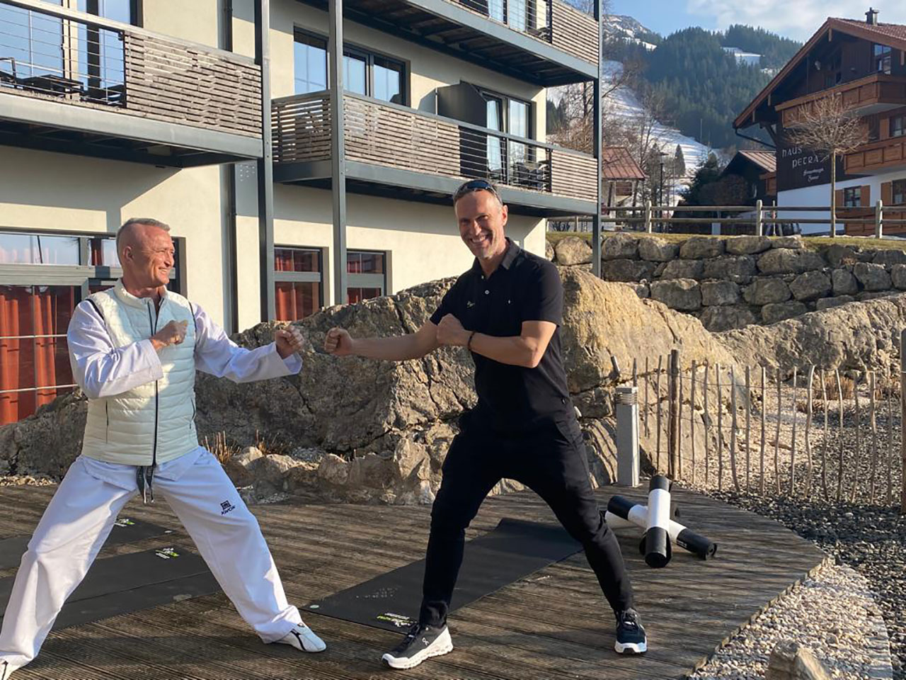 Taekwondotraining mit Georg Streif (links) und DGSZM-Präsident Marcus Striegel.