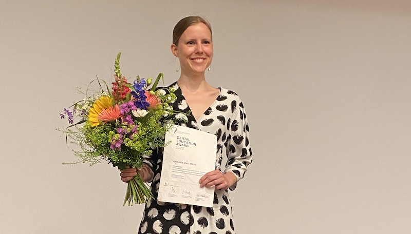 Katharina Maria Mücke nahm die Auszeichnung für die Arbeitsgruppe aus Düsseldorf entgegen.