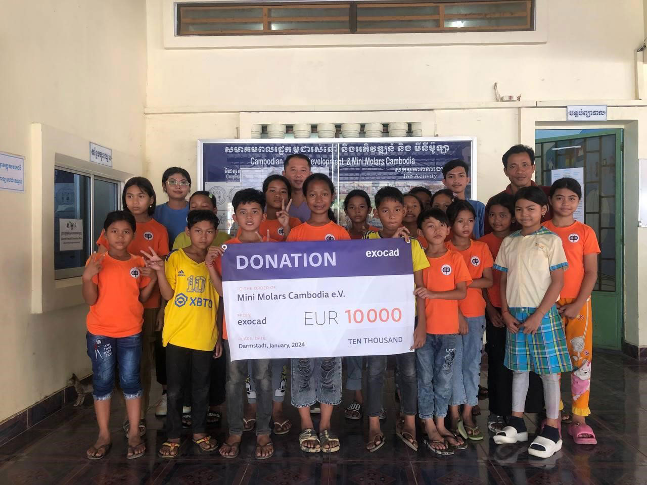 Exocad hat 10.000 Euro an die in Deutschland ansässige Nonprofit-Organisation Mini Molars Cambodia e.V. gespendet