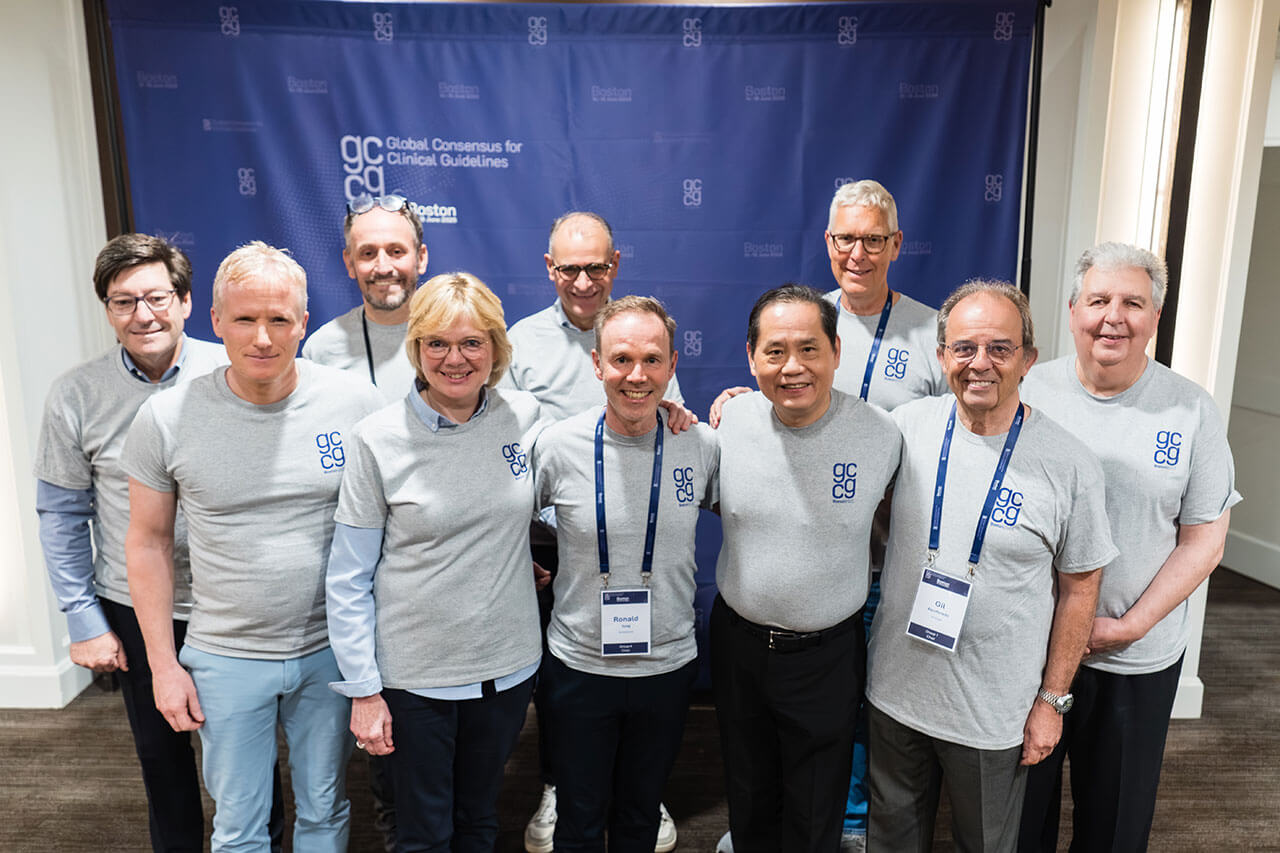 Gruppenvorsitzende und wissenschaftliche Leiter der GCCG (von links): German Gallucci, Frank Schwarz, Jörg Neugebauer, Charlotte Stilwell, Nikos Donos, Ronald Jung, Hom-Lay Wang, Christer Dahlin, Gil Alcoforado, und Joseph Fiorellini.