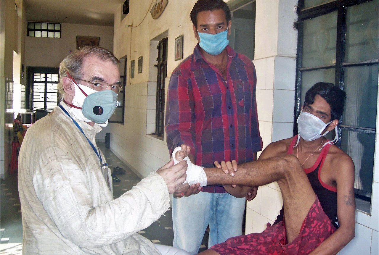 Corona erschwert auch die Behandlung von Leprakranken bei Dr. Remy Rousselot in seiner Klinik im indischen Bhubaneshwar.