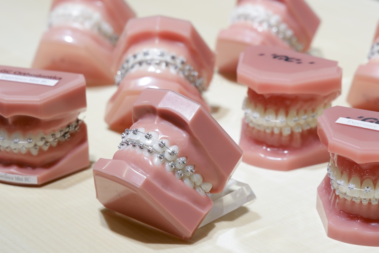 Zu den Nischenprodukten von hoher Wertschätzung zählen unter anderem verschiedene chirurgische Instrumente, orthodontische Brackets und Drahtbögen.