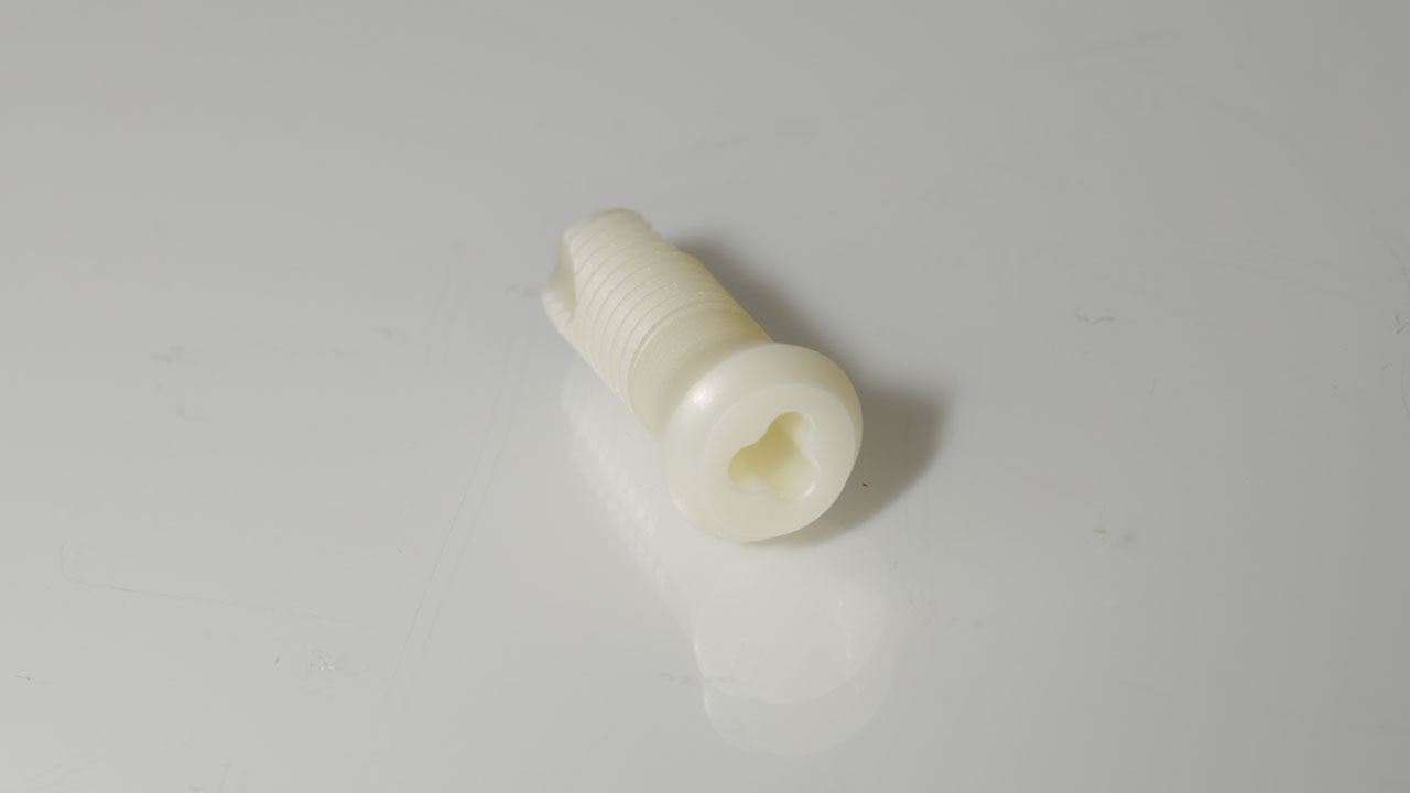 Abb. 1 Implantatkörper aus Zirkonoxid (Patent-Implantat).
