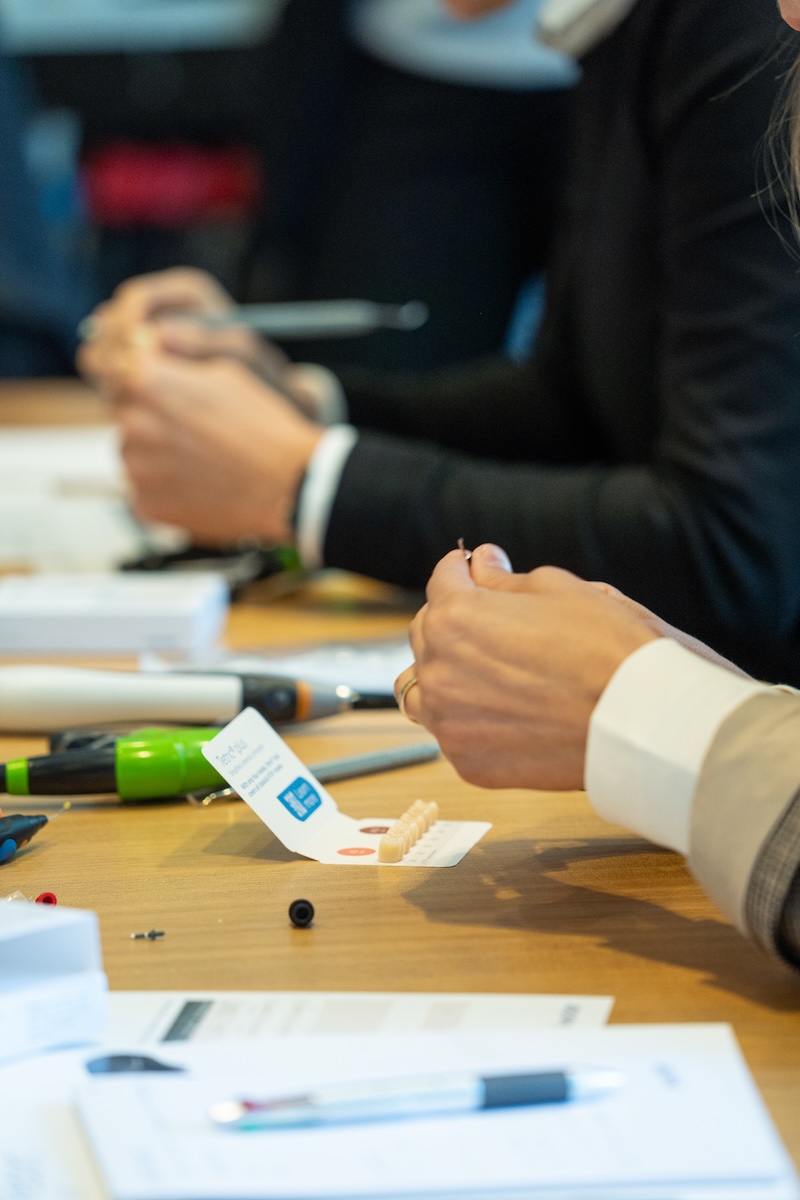 Praktische Anteile ergänzten den ersten Themenblock der Expertenrunde zu Handhabung und Verarbeitung.