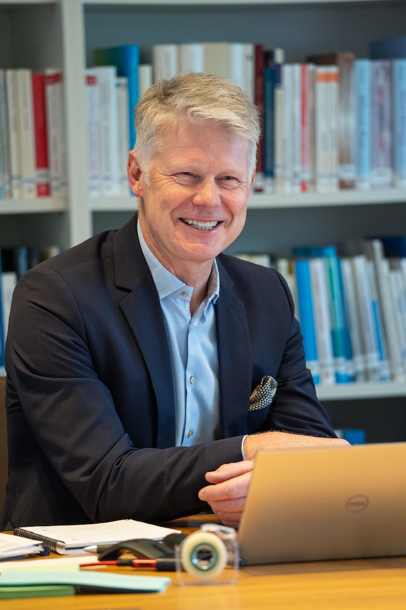 Prof. Dr. Rainer Haak, Direktor der Poliklinik für Zahnerhaltung und Parodontologie an der Universität Leipzig, moderierte die Expertenrunde im Berliner Verlagshaus.