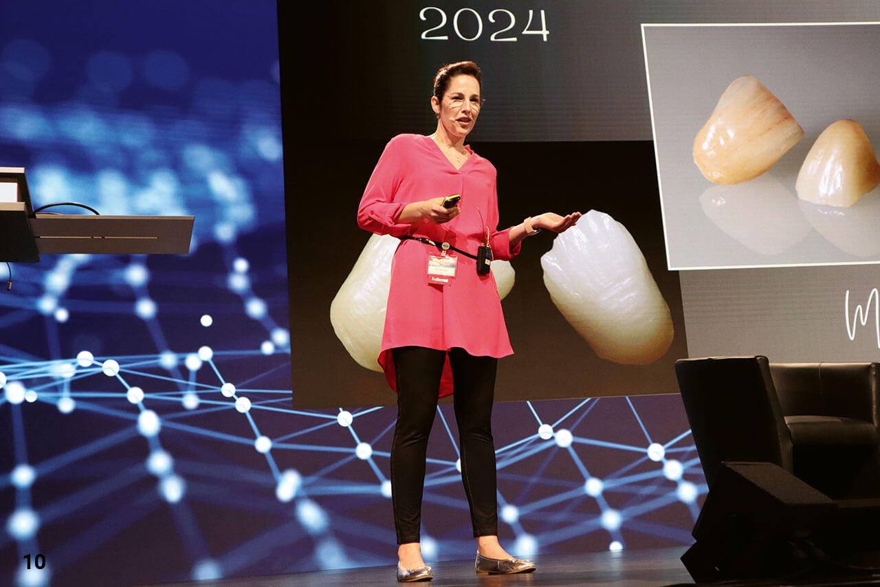 Julia Krebs auf der Bühne der Stadthalle Nürtingen