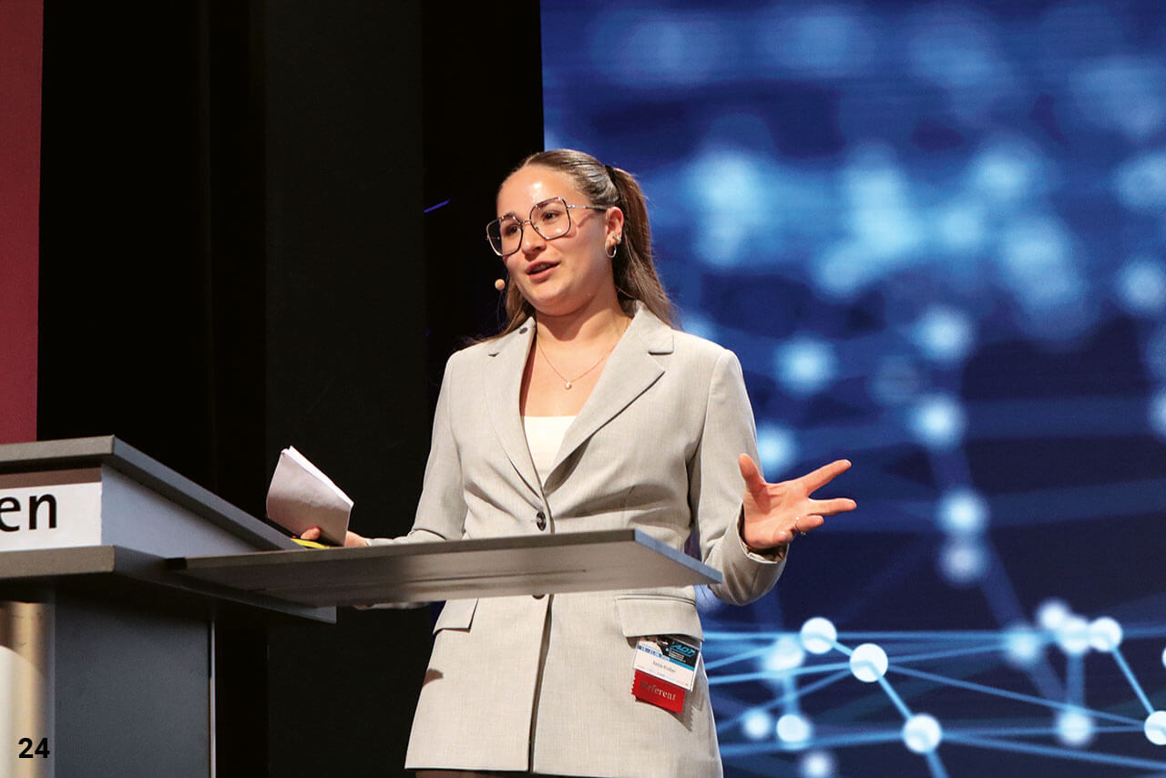 Xenia Klaiber  auf der Bühne der Stadthalle Nürtingen.