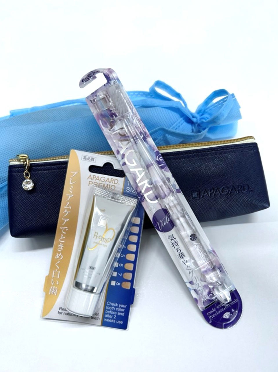 Limitiertes APAGARD® sample Set: APAGARD „Kristall“-Zahnbürste plus Test-Tube APAGARD Premio (20 g) plus unverkäufliches Etui mit Kristall Charm.