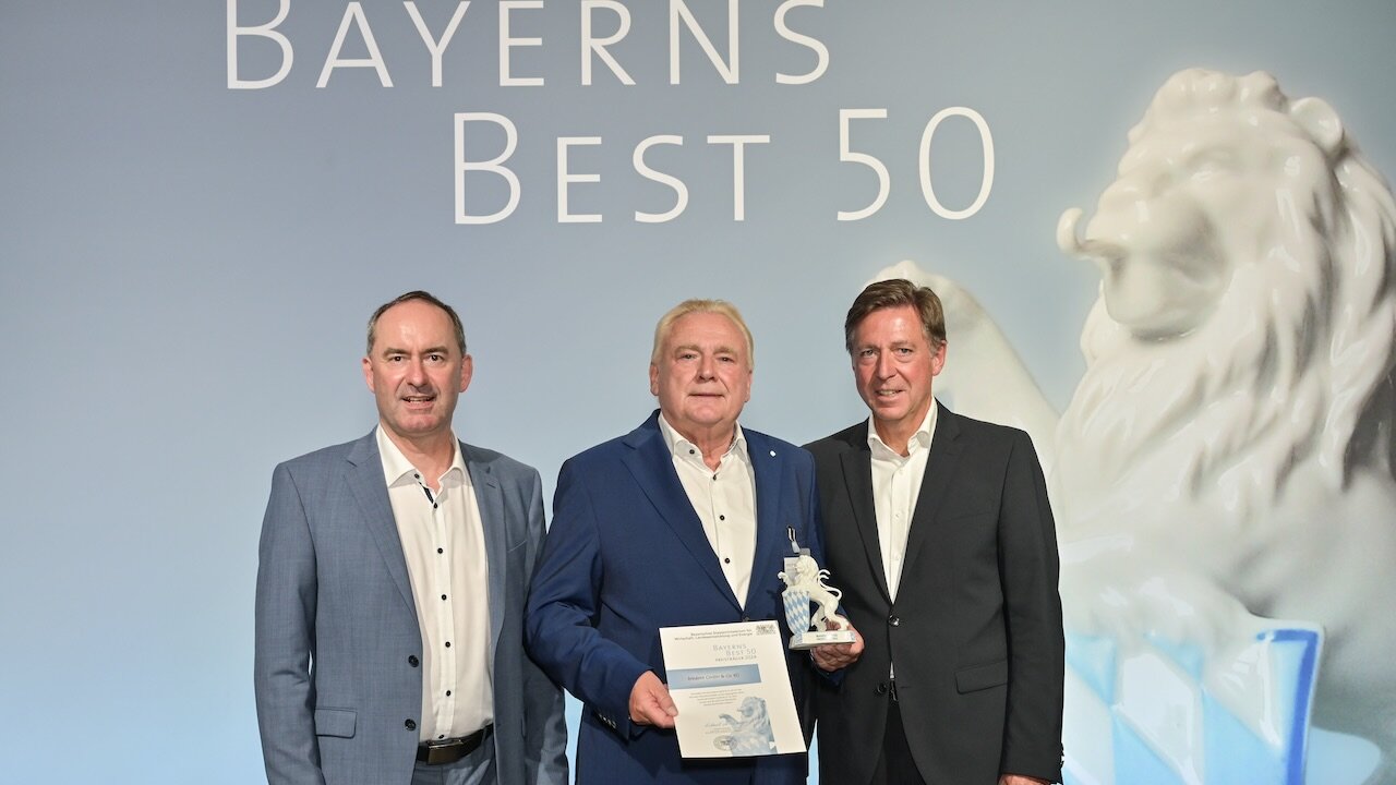 Bayerns Wirtschaftsminister Hubert Aiwanger, Peter Brehm und Prof. Dr. Thomas Edenhofer, Managing Partner Audit & Advisory, Wirtschaftsprüfer, Steuerberater bei Baker Tilly Germany (von links)
