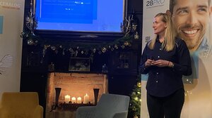 Dr. Nina Chuchracky, Head of Brand Management Camlog, stellte das neue Keramikimplantat vor.