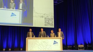 Diskutierten Workflow und Materialien: ZTM Vincent Fehmer, Prof. Florian Beuer, Prof. Irena Sailer und Prof. Sven Reich (von links)