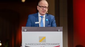 ZA Martin Hendges, Vorstandsvorsitzender der KZBV