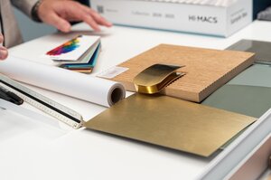 Farb- und Materialmuster am Stand der Plandent Planungs-Experten